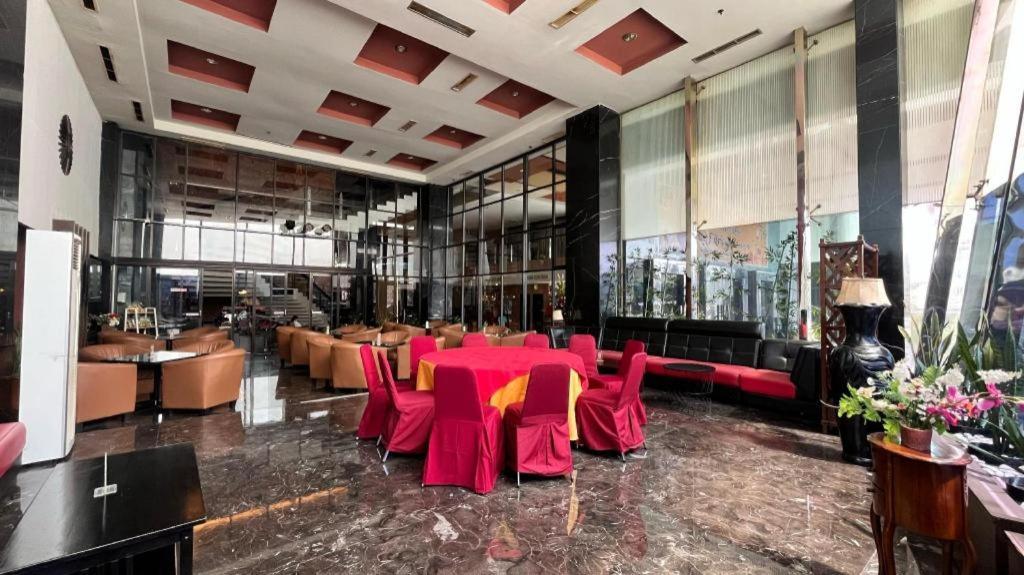 Grand Antares Hotel Medan Buitenkant foto