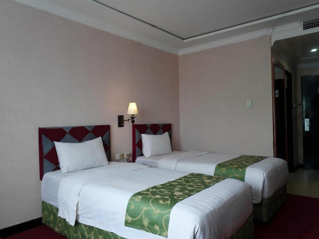 Grand Antares Hotel Medan Buitenkant foto