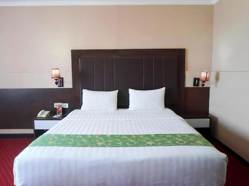 Grand Antares Hotel Medan Buitenkant foto