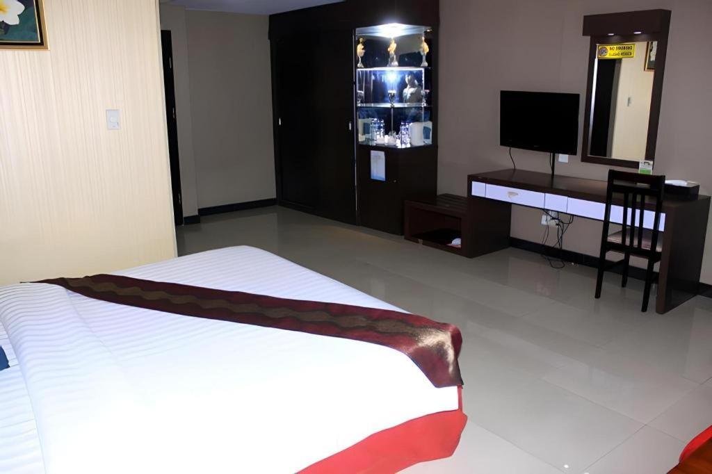 Grand Antares Hotel Medan Buitenkant foto